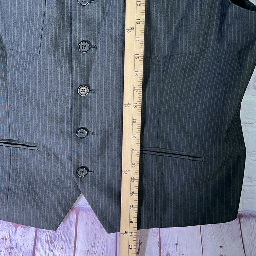 Kenneth Cole New York Men's Striped Dark Gray Vest. Size: XL - Picture 8 of 12